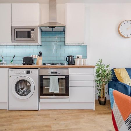 Modern Cosy London Flat By Damask Homes 일포드 외부 사진