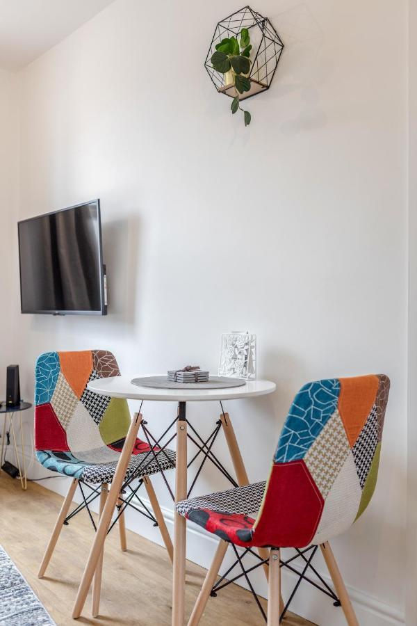 Modern Cosy London Flat By Damask Homes 일포드 외부 사진
