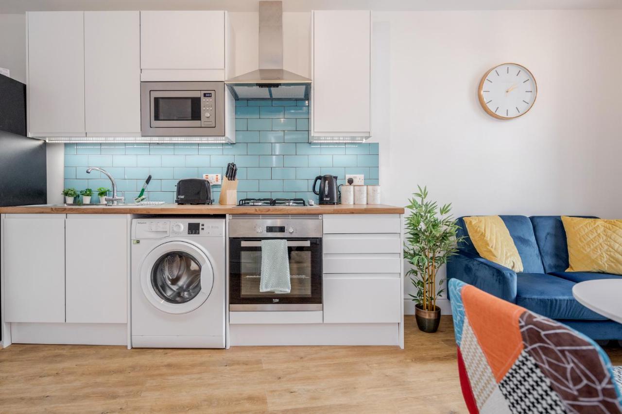 Modern Cosy London Flat By Damask Homes 일포드 외부 사진
