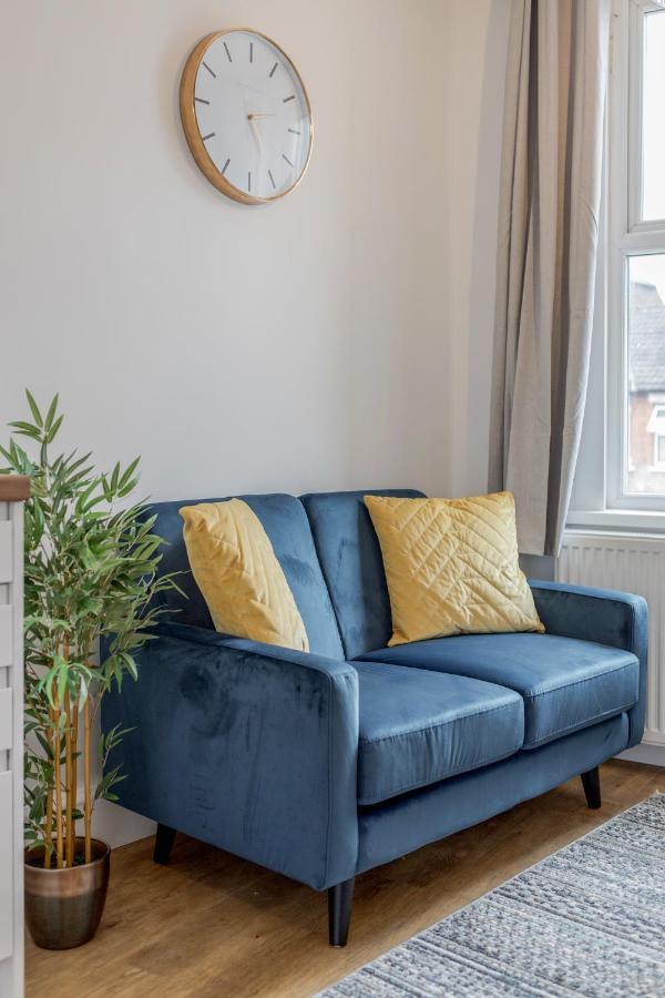 Modern Cosy London Flat By Damask Homes 일포드 외부 사진