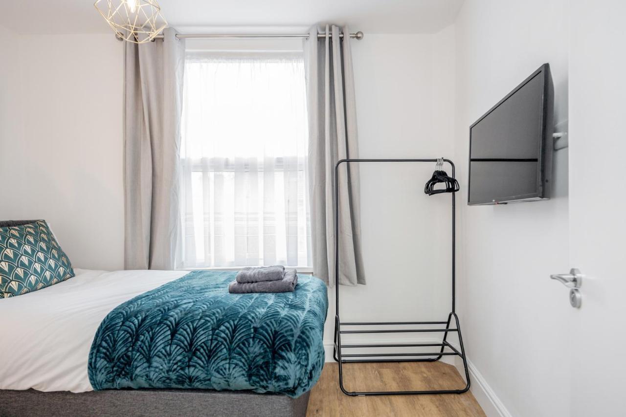 Modern Cosy London Flat By Damask Homes 일포드 외부 사진