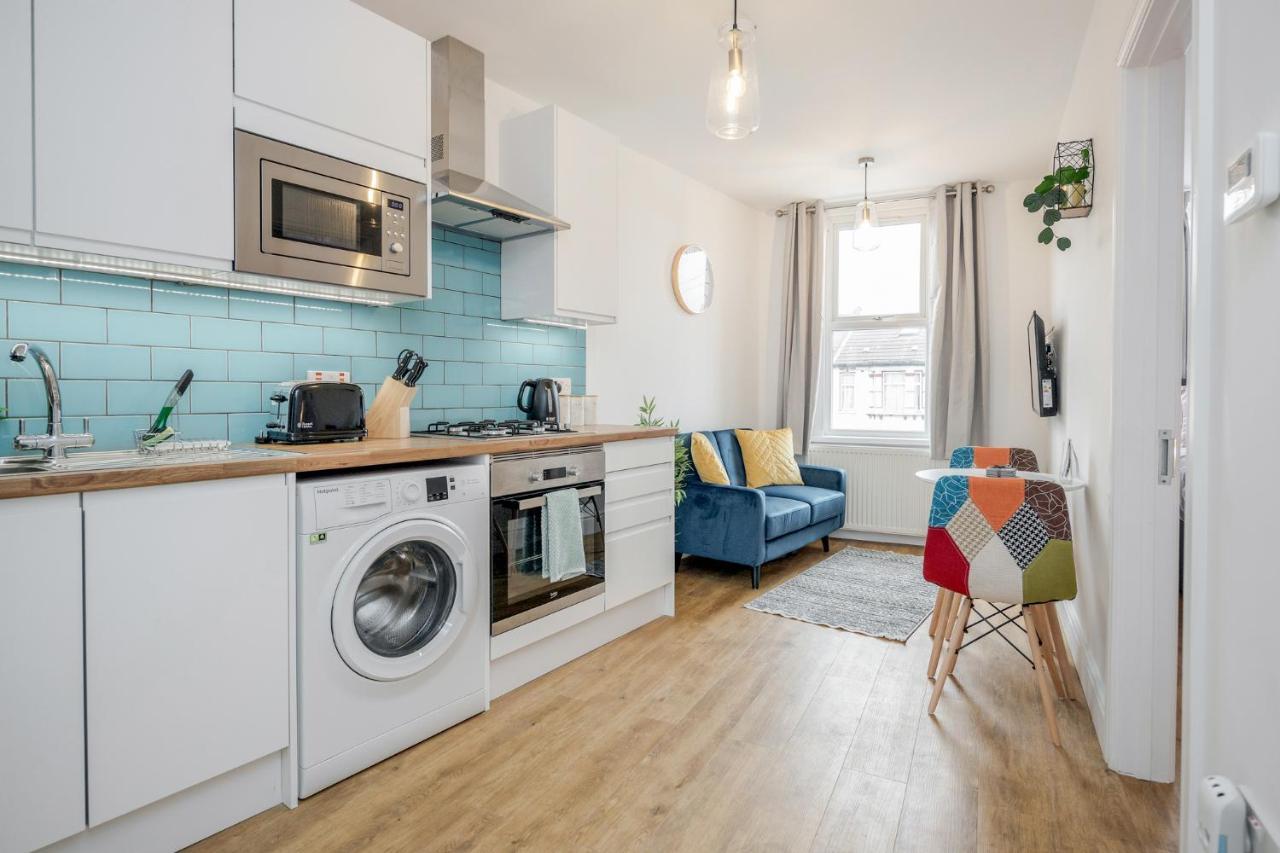 Modern Cosy London Flat By Damask Homes 일포드 외부 사진