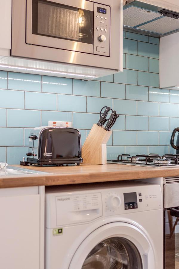 Modern Cosy London Flat By Damask Homes 일포드 외부 사진