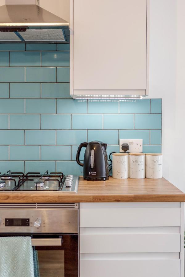 Modern Cosy London Flat By Damask Homes 일포드 외부 사진